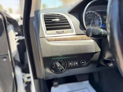 Used 2019 Chrysler 300 Limited RWD image 47