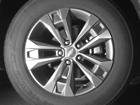 Used 2025 Chevrolet Equinox LT FWD image 13