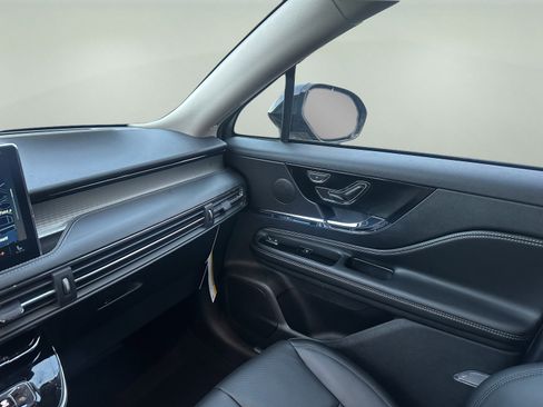 New 2026 Lincoln Corsair Premiere image 16