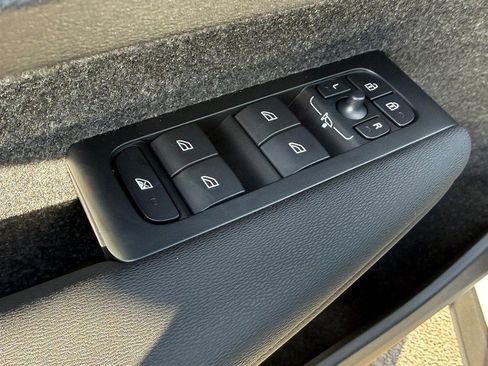 New 2026 Volvo XC40 B5 Core w/ Climate Package image 9