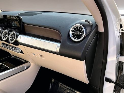 Used 2023 Mercedes-Benz GLB 250 w/ Premium Package image 24