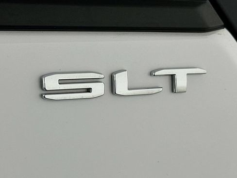 Used 2024 GMC Terrain SLT FWD image 29