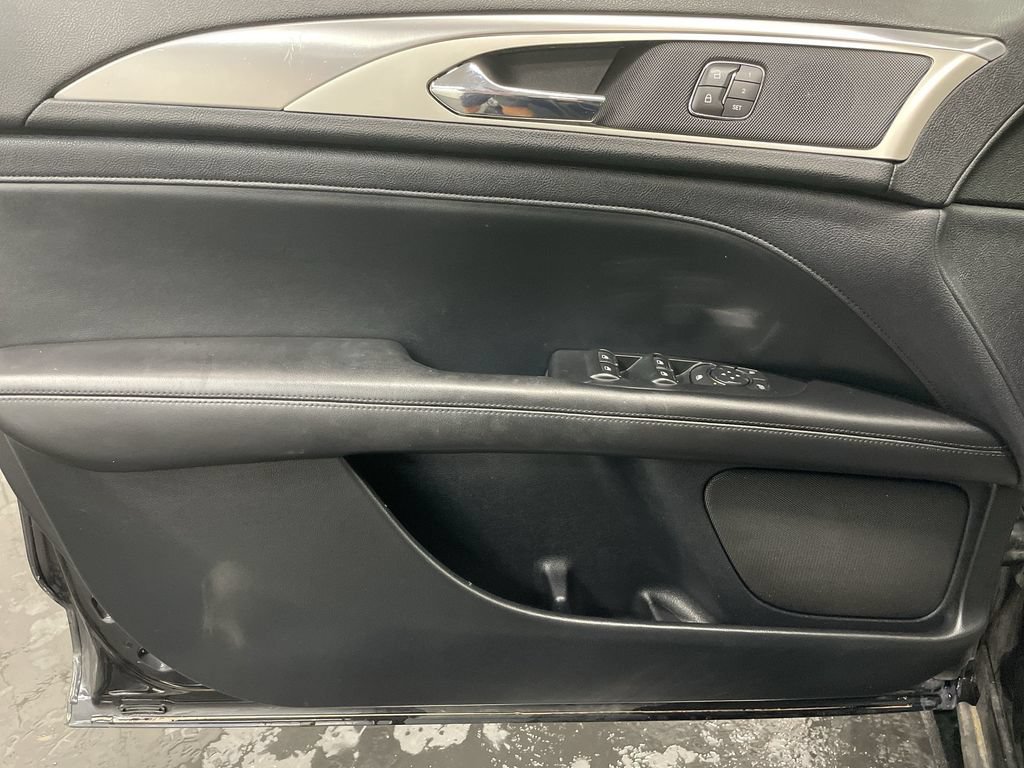 Used 2020 Lincoln MKZ FWD image 15