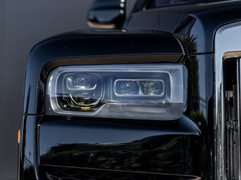 Used 2023 Rolls-Royce Cullinan image 19