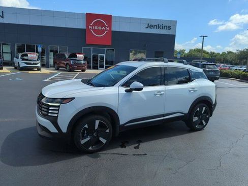 Certified 2025 Nissan Kicks SR FWD image 13