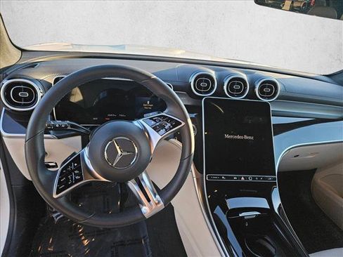 Used 2025 Mercedes-Benz GLC 300 4MATIC image 14