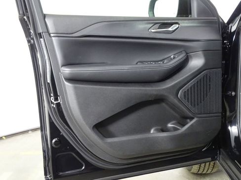 New 2025 Jeep Grand Cherokee Laredo image 15