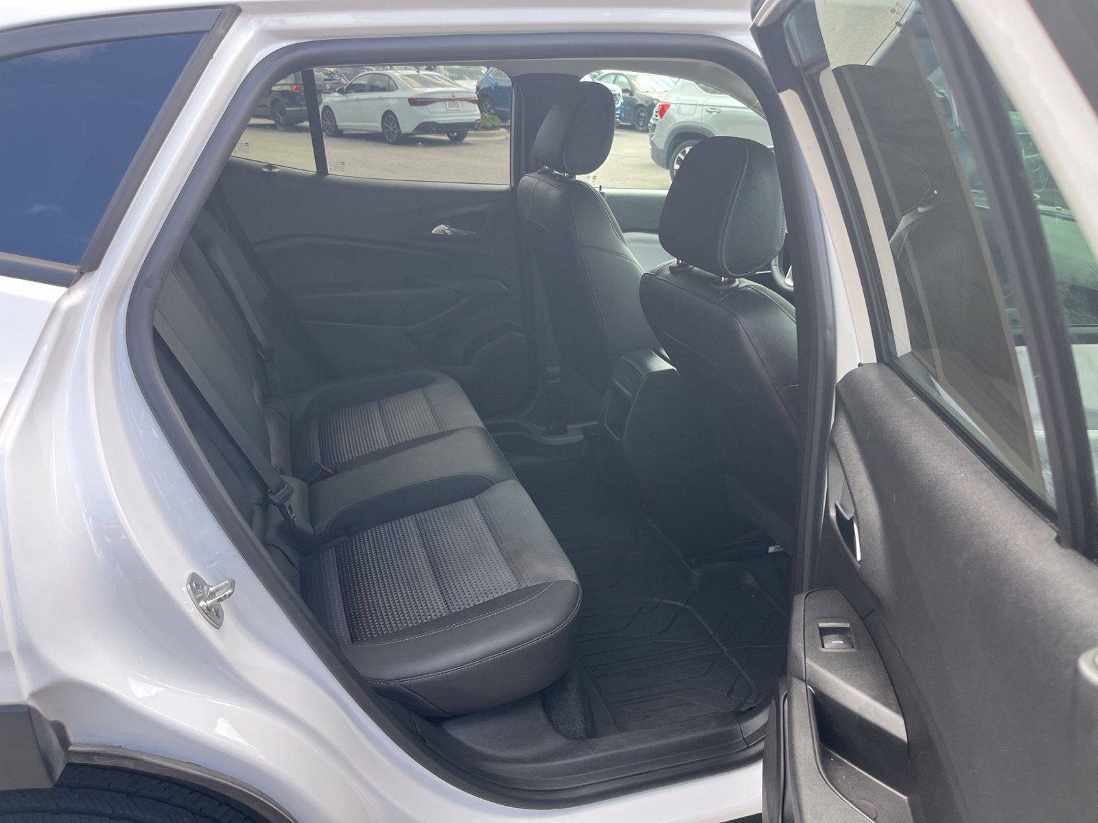 Used 2024 Chevrolet Trax LT w/ Driver Confidence Package FWD image 32