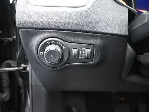 Used 2021 Jeep Compass Latitude FWD image 11