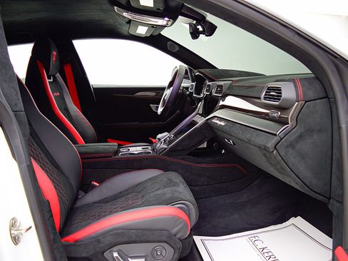 Used 2024 Lamborghini Urus Performante image 35