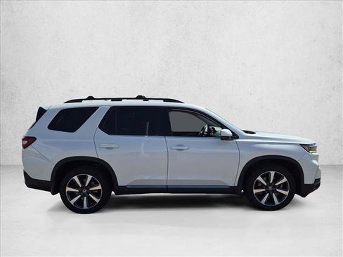 Used 2024 Honda Pilot Touring image 4