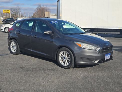 Used 2015 Ford Focus SE image 4