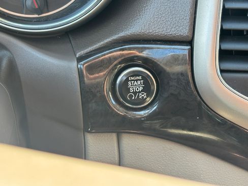 Used 2011 Jeep Grand Cherokee Laredo image 25