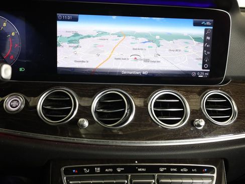 Used 2019 Mercedes-Benz E 300 4MATIC image 23