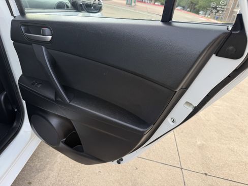 Used 2012 MAZDA MAZDA3 i Touring image 12