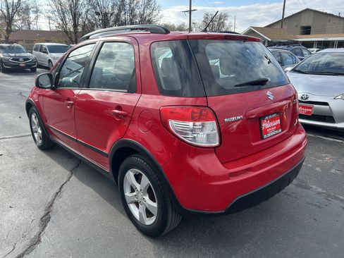 Used 2011 Suzuki SX4 Crossover image 3
