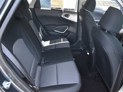 Used 2025 Kia Soul LX w/ LX Technology Package FWD image 24