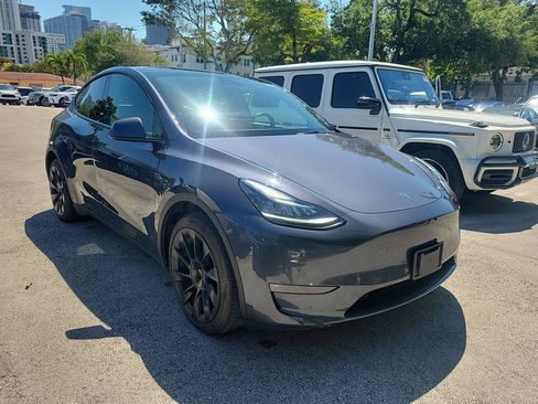 Used 2022 Tesla Model Y Long Range image 5