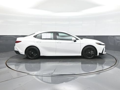 Used 2026 Toyota Camry SE FWD image 8