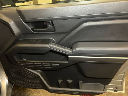 Certified 2025 Toyota Tacoma SR5 AWD/4WD image 16