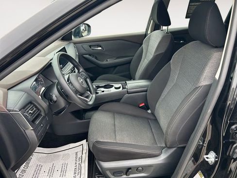 Used 2023 Nissan Rogue SV image 9