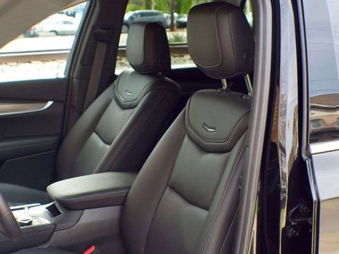 Used 2025 Cadillac XT6 Luxury image 20