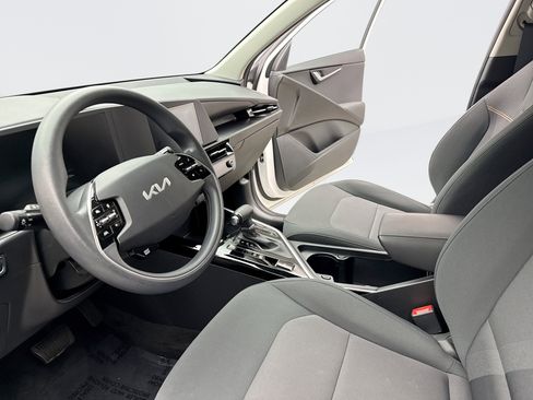 Used 2023 Kia Niro LX image 10