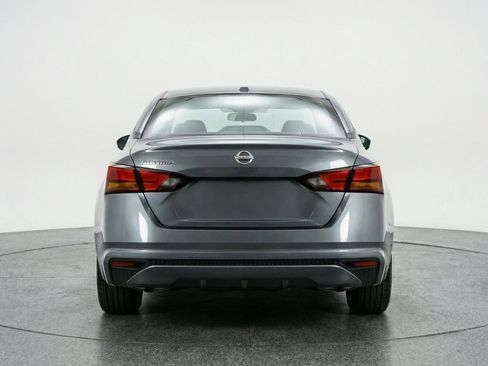 Used 2025 Nissan Altima 2.5 SV FWD image 7