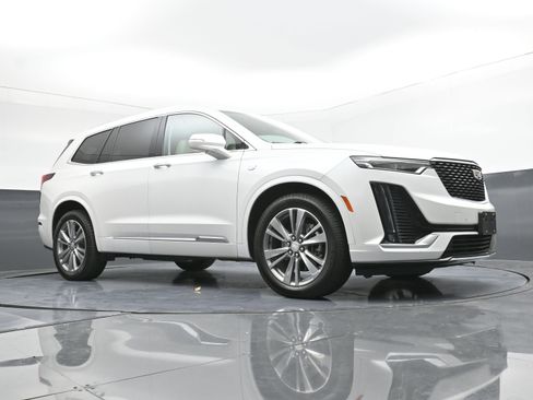 Used 2023 Cadillac XT6 Premium Luxury image 30