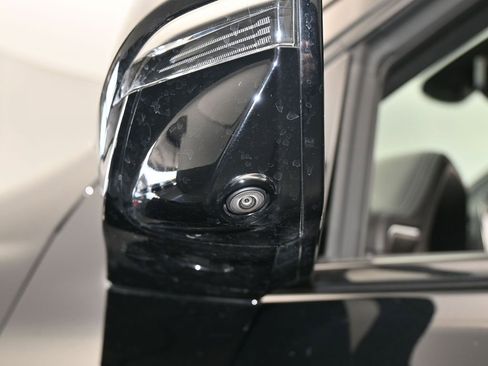 Used 2023 Chevrolet Tahoe Z71 w/ Luxury Package image 40