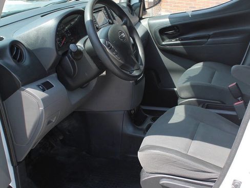 Used 2018 Nissan NV200 S w/ Back Door Glass Package image 11