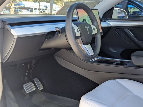 Used 2024 Tesla Model Y Long Range image 13