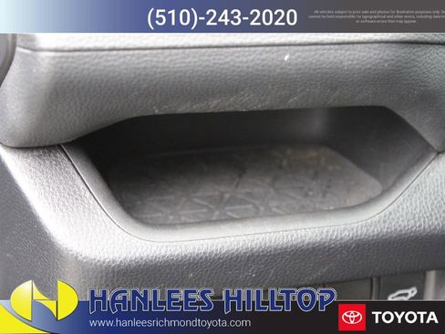 Used 2021 Toyota RAV4 XLE Premium image 16