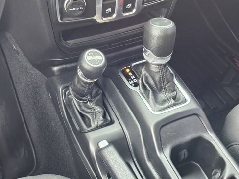 Used 2023 Jeep Wrangler Sport S image 19