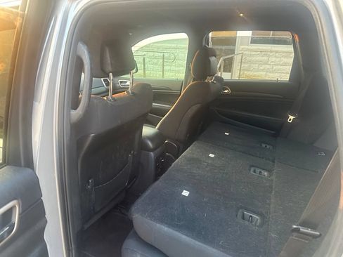 Used 2017 Jeep Grand Cherokee Laredo RWD image 10
