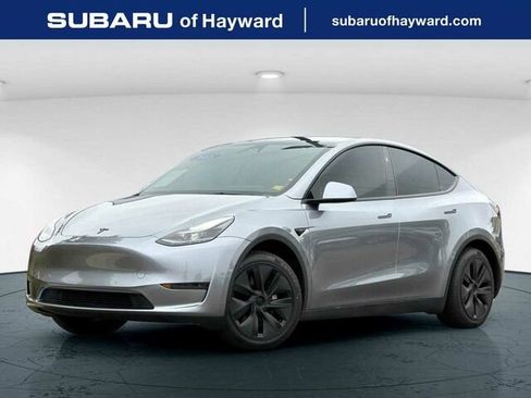 Used 2025 Tesla Model Y Long Range RWD image 1