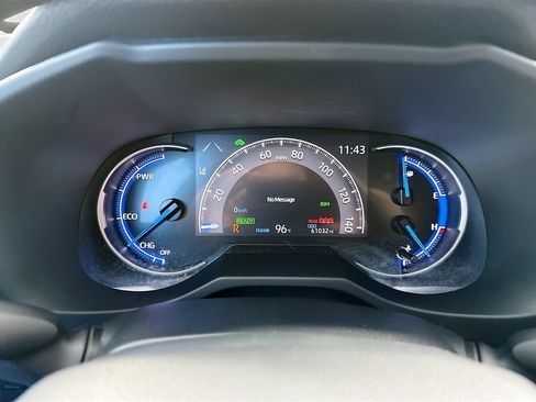 Used 2025 Toyota RAV4 XLE AWD/4WD image 34