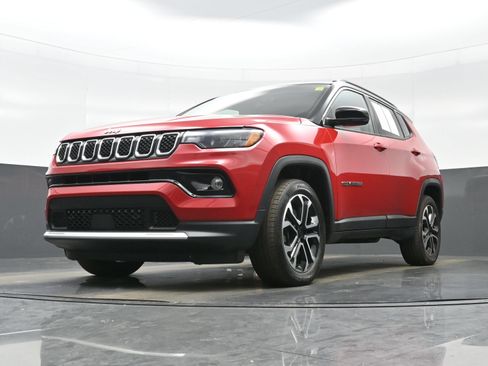 Used 2023 Jeep Compass Limited AWD/4WD image 28