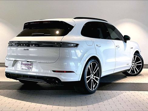Used 2025 Porsche Cayenne Turbo image 10