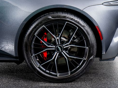 Used 2021 Aston Martin V8 Vantage Convertible image 18