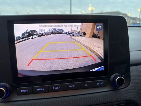 Used 2022 Hyundai Kona SE image 16