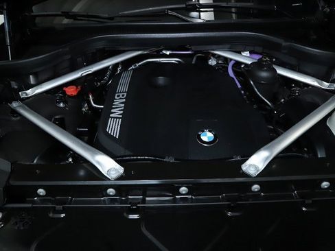 Certified 2025 BMW X7 xDrive40i w/ M Sport Package image 39