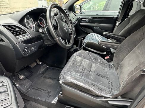 Used 2017 Dodge Grand Caravan SE image 10