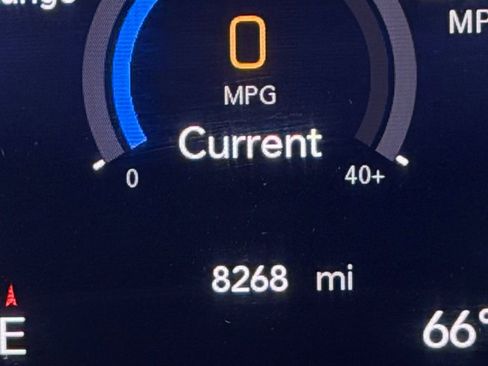 Used 2024 Chrysler Pacifica Limited image 15