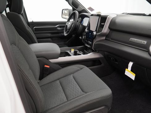 New 2026 RAM 1500 4x4 Crew Cab image 33