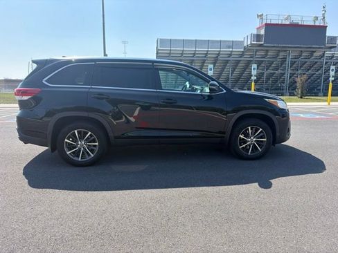 Used 2019 Toyota Highlander XLE AWD/4WD image 8