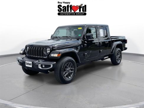 Used 2025 Jeep Gladiator Sport image 1