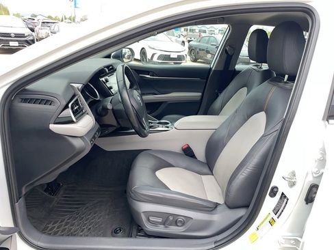 Used 2020 Toyota Camry XLE FWD image 8