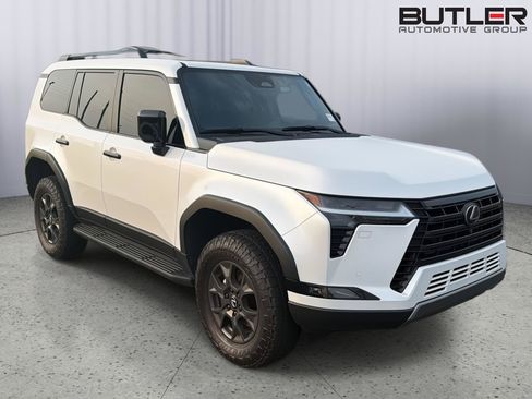 Used 2025 Lexus GX 550 AWD/4WD image 6
