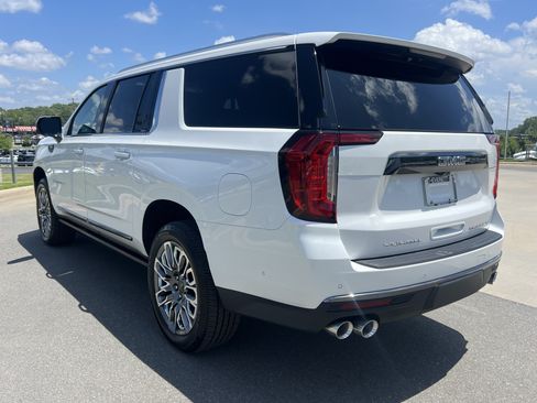 Used 2023 GMC Yukon XL Denali Ultimate AWD/4WD image 7